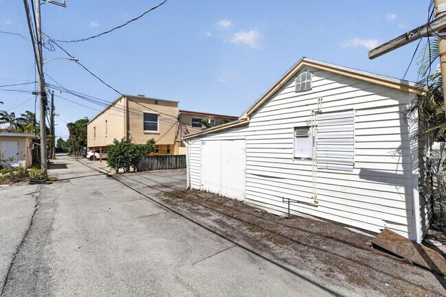Building Photo - 311 N Federal Hwy