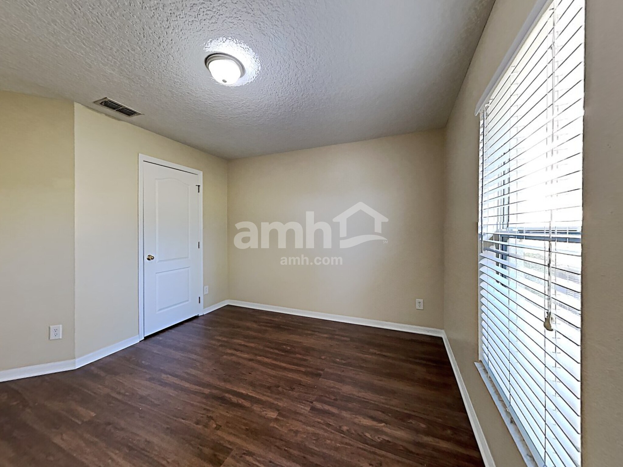 Building Photo - 660 Winding Lake Dr