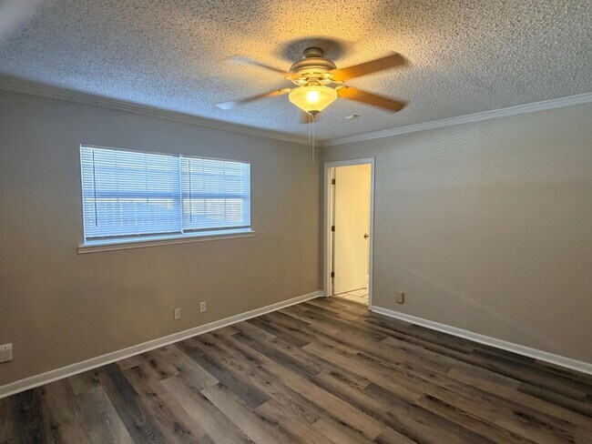 Building Photo - 4310 42nd St