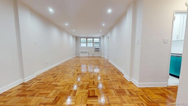 Building Photo - 66-15 Thornton Pl