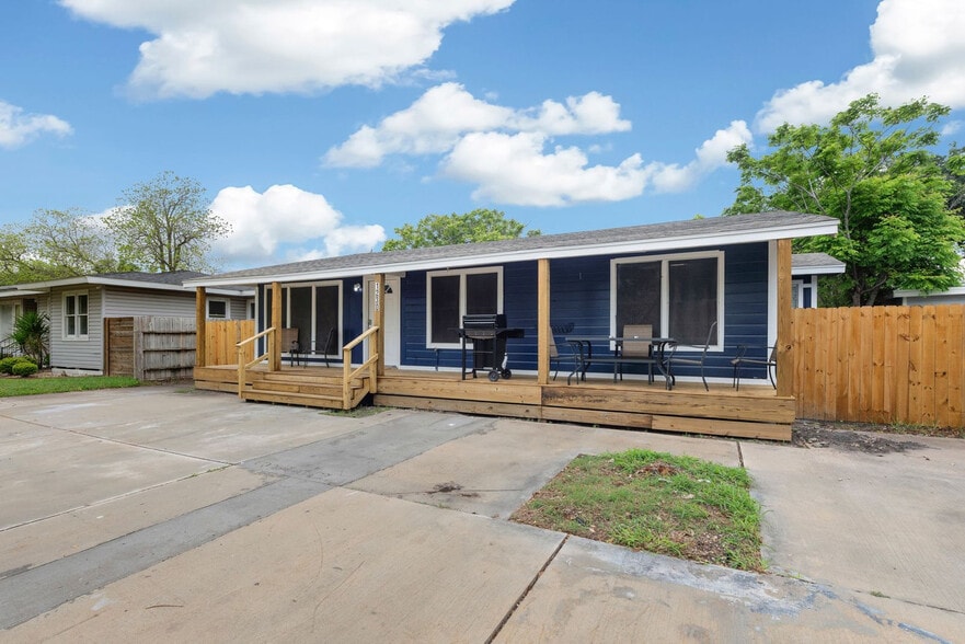 Building Photo - 1230 Ray Dr