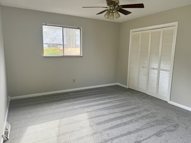 Building Photo - 928 Roderick Rd