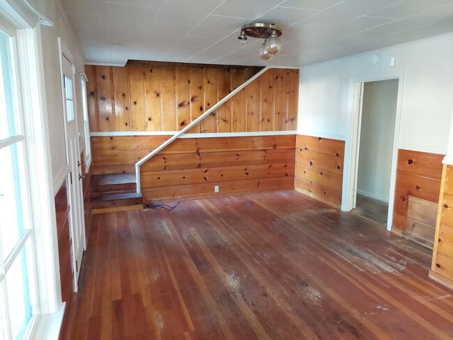Building Photo - *LONG TERM RENTAL* (No Pets)