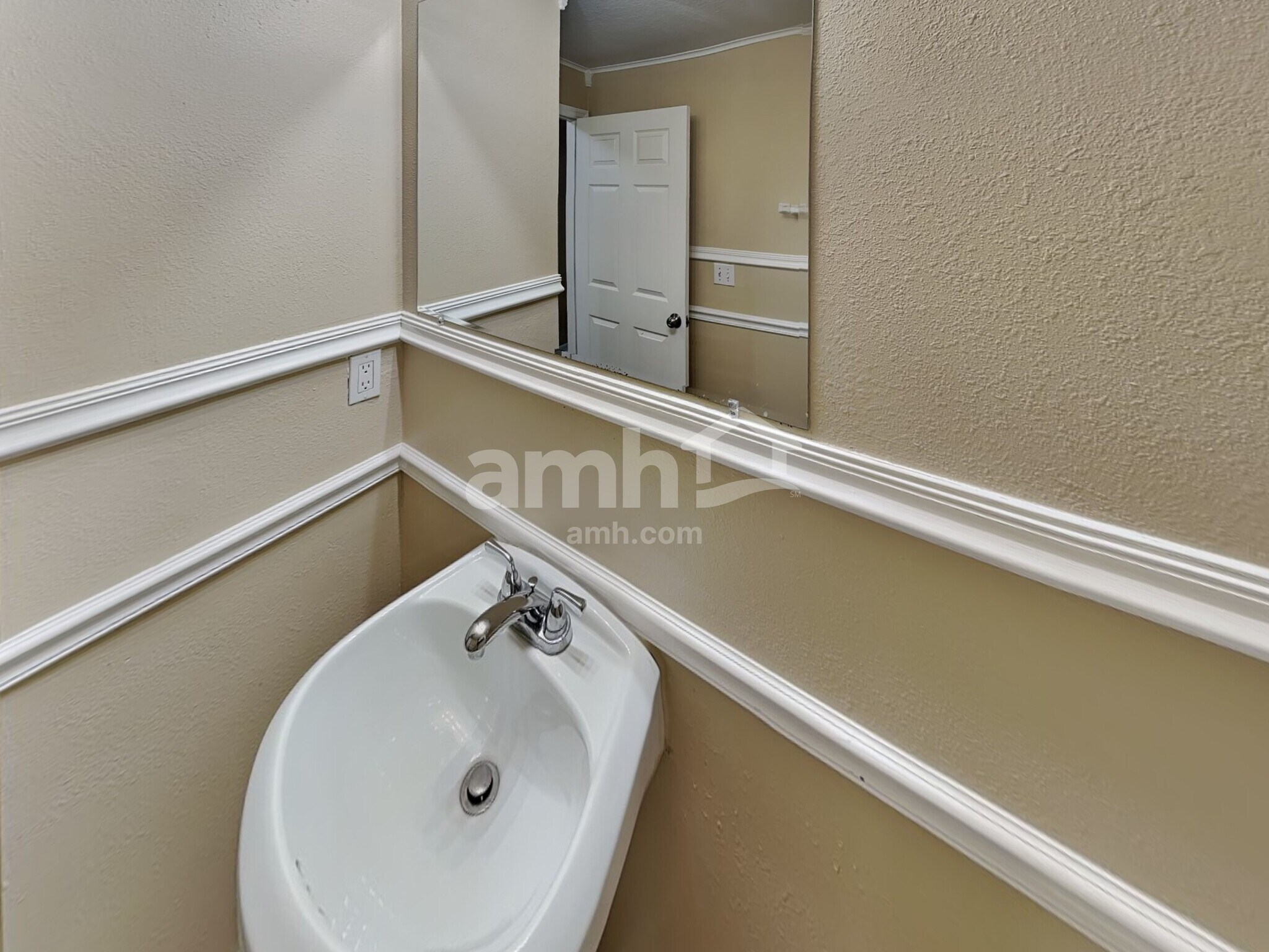 Building Photo - 4012 Waltham Forest Dr
