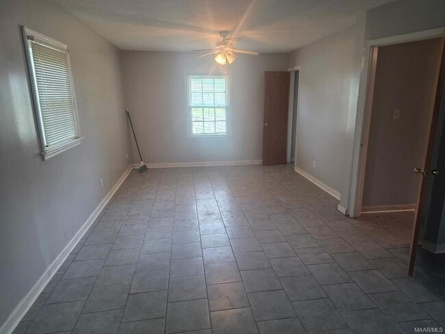 Building Photo - 4327 Lawnwood Dr