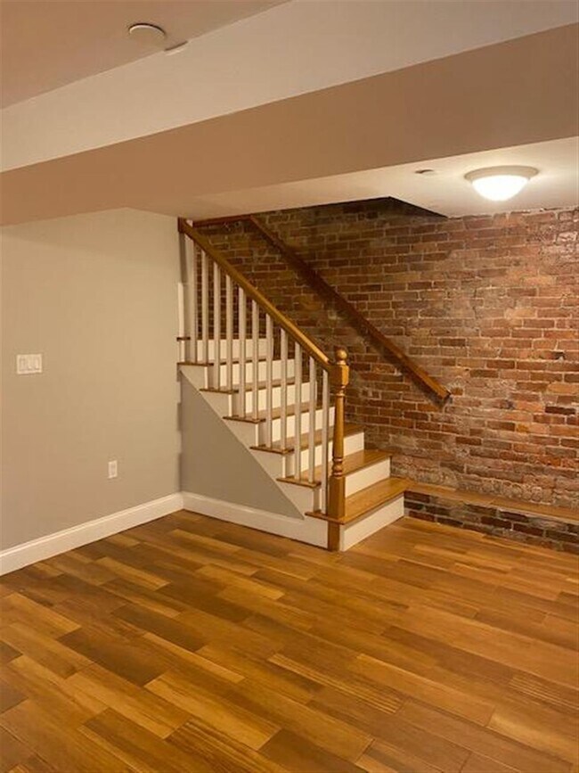 Building Photo - 7 Marney St