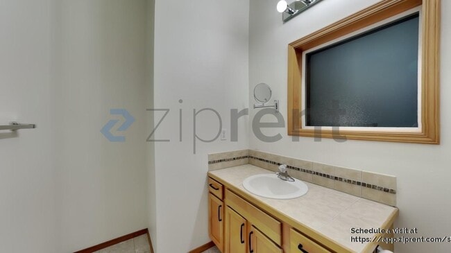 Building Photo - 12047 33rd Ave NE