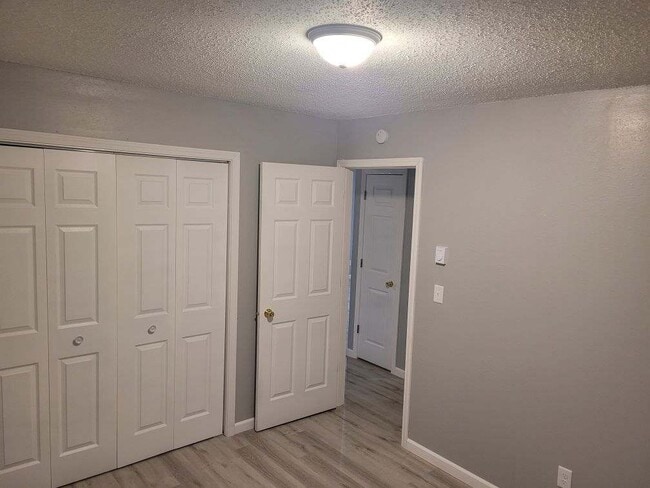 Building Photo - 1433 E Walnut St