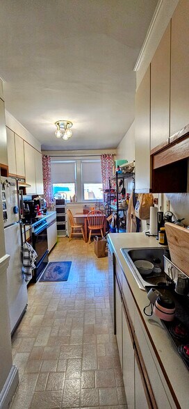 Building Photo - 52 Babcock St