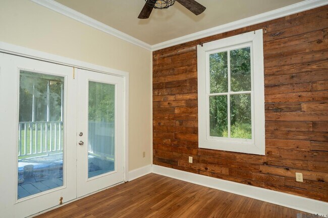 Building Photo - 30180 Smith Dr