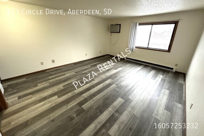 Building Photo - 307 11th Ave NW