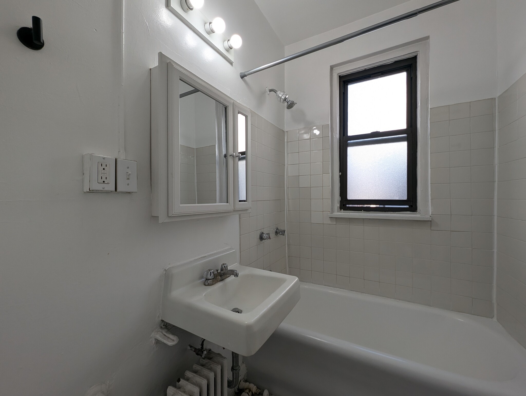 Building Photo - 3835 N Fremont St