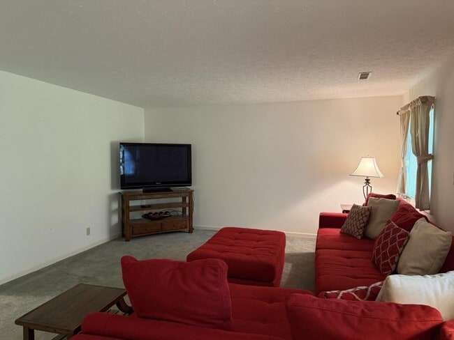 Building Photo - 596 Forest Creek Dr