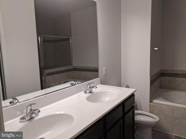 Building Photo - 224 Parkland Dr