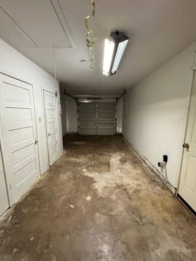 Building Photo - 2729 SW 82nd St