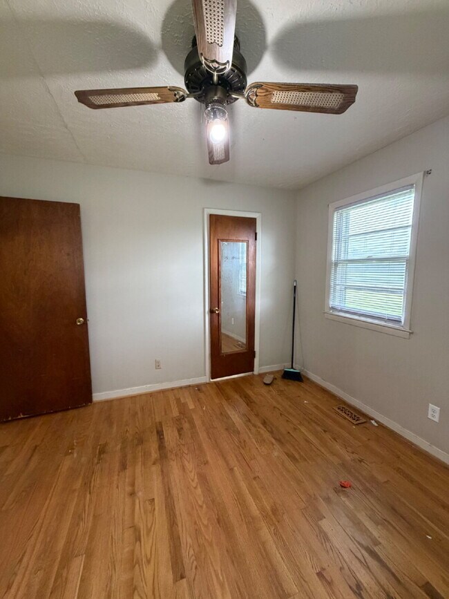 Building Photo - Cute Brick House w/ 3 BR | 1.5 BA in Goldsboro *Pikeville school district*