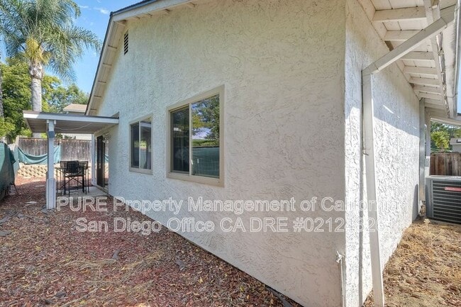 Building Photo - 2253 Raintree Pl