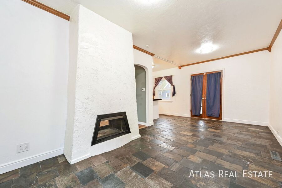 Building Photo - 5025 Beach Ct