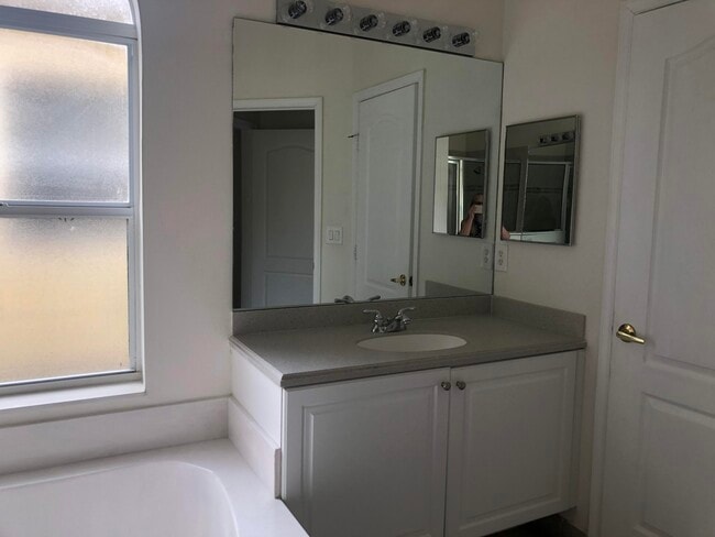 Building Photo - 6136 Santa Margarito Dr