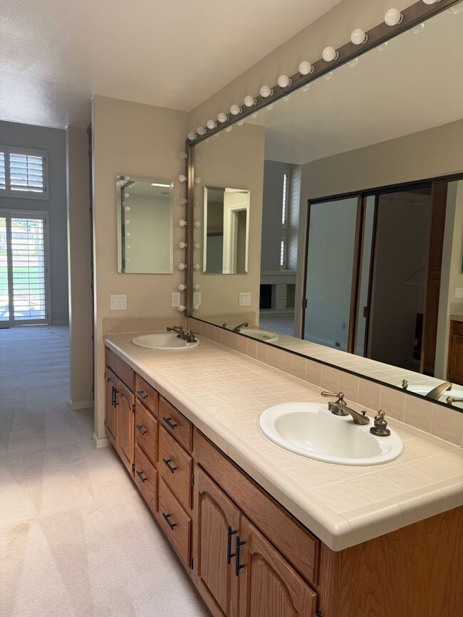 Building Photo - 742 Liquidamber Pl