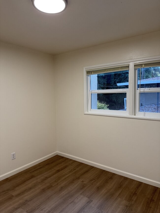 Building Photo - 1454 Beverly Dr