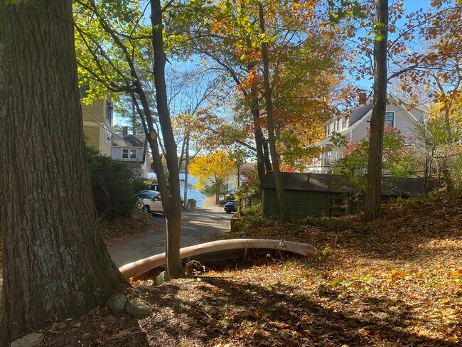 Building Photo - 16 Stonecleve Rd