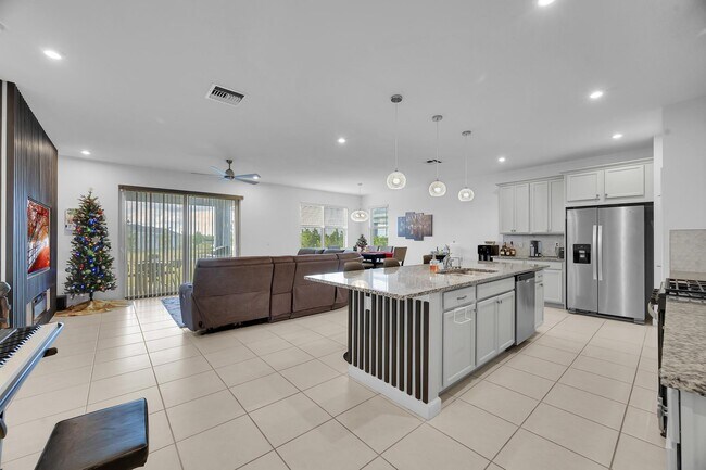 Building Photo - 10142 SW Orana Dr