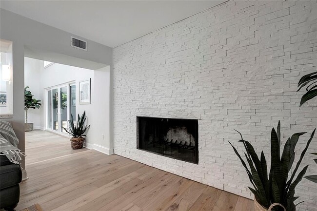 Building Photo - 571 Luzon Ave