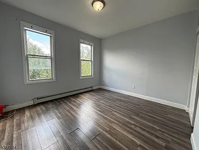 Building Photo - 208 Geneva St
