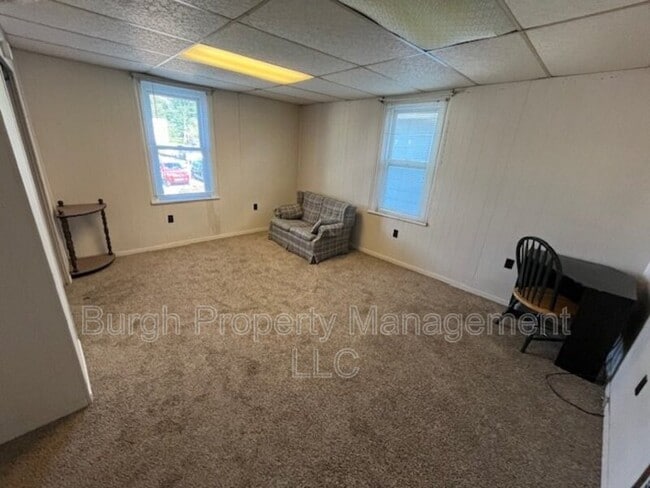 Building Photo - 302 S 11th St