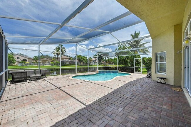 Building Photo - 16417 Sapphire Pl