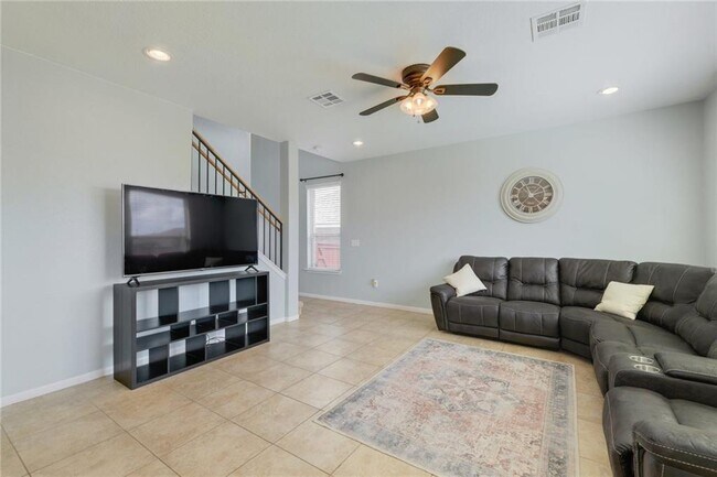 Building Photo - 113 Checkerspot Ct