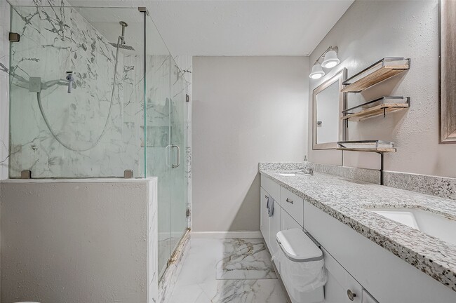 Building Photo - 9215 Golden Meadow Dr