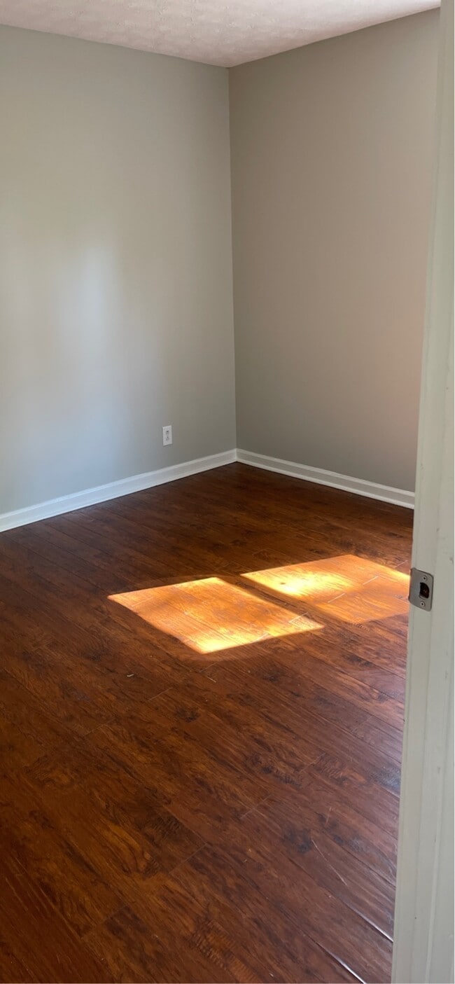 Building Photo - 1050 Scarlett Ln