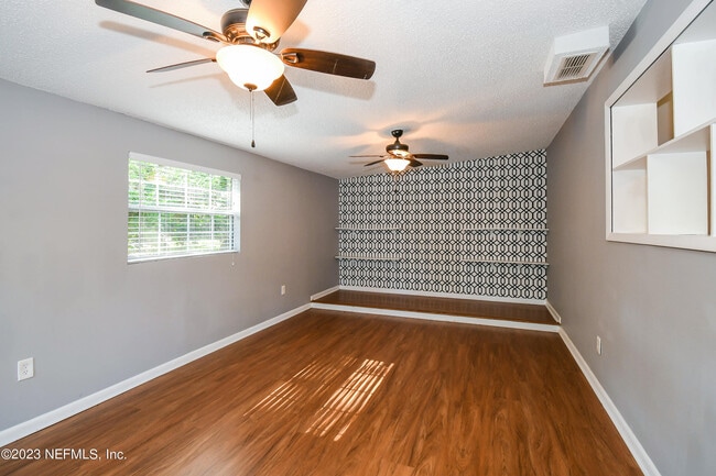 Building Photo - 868 Filmore Ln