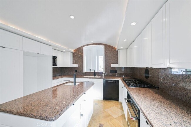 Building Photo - 411 Goldenrod Ave