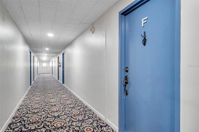 Building Photo - 7200 Sunshine Skyway Ln S