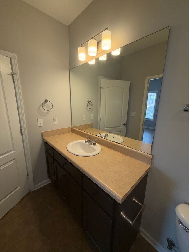 Building Photo - LEASING FOR FALL 2027 3 Bed/3 Bath Forest Lake Home less than a mile from campus!