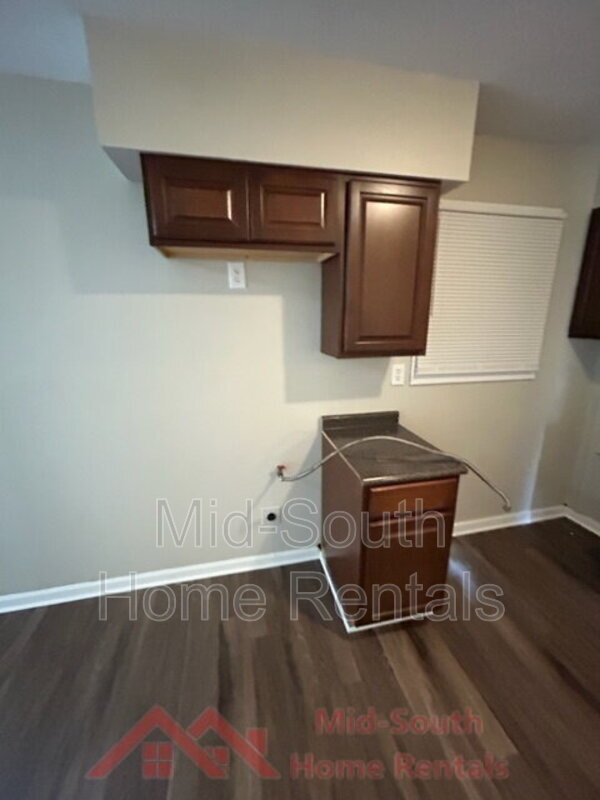 Building Photo - 815 Carol Ann Cove