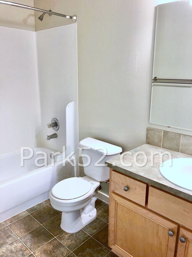 Building Photo - 3 Bedroom Condo in DuPont