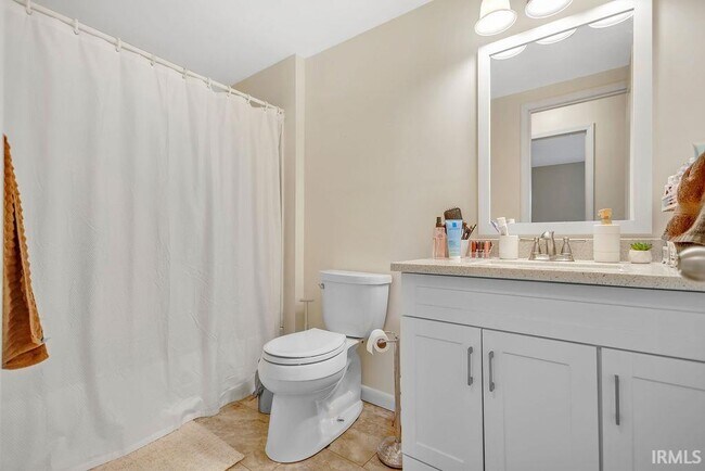 Building Photo - 1744 Parkview Dr