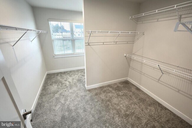 Building Photo - 12 Ervin Dr