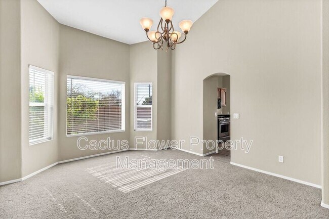 Building Photo - 2524 N Sunrise