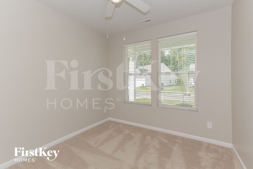 Building Photo - 7798 Creek Park Dr