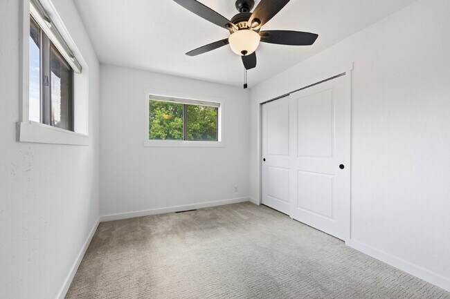 Building Photo - $2,595.95 - 3 Bed/2 Bath Home in Colorado Springs with Large backyard.
