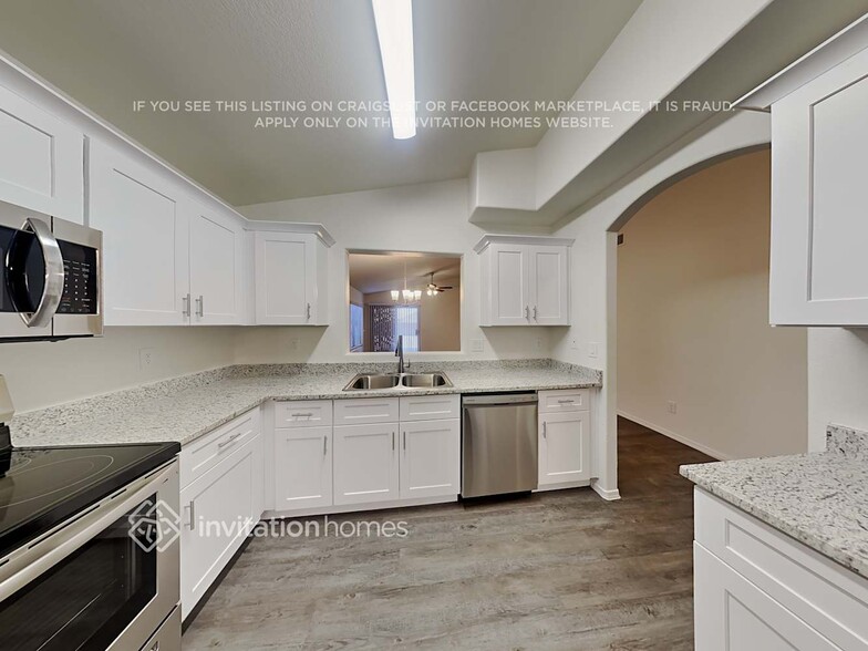 Building Photo - 25826 N 65th Ave