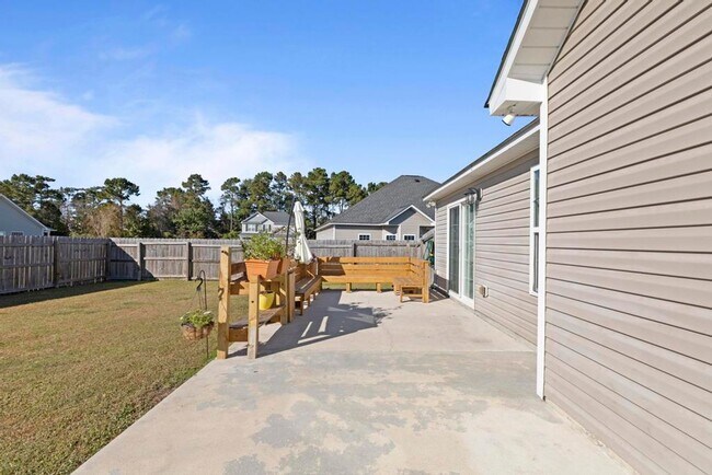 Building Photo - Neighborhood Pool! Minutes to Piney Green Gate!