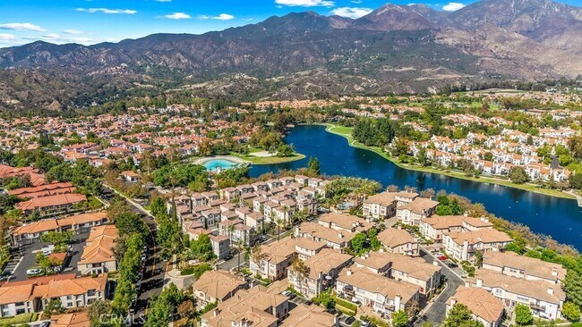 Building Photo - 205 Montana Del Lago Dr