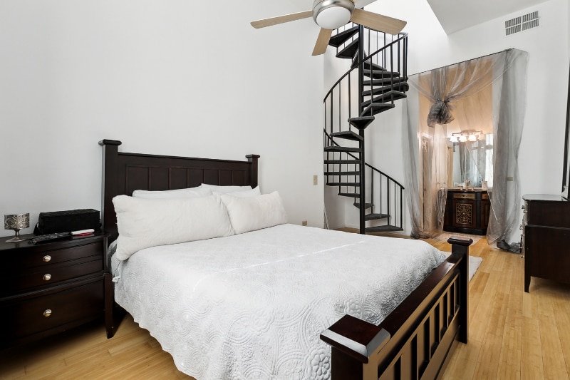 Building Photo - 330 Julia St