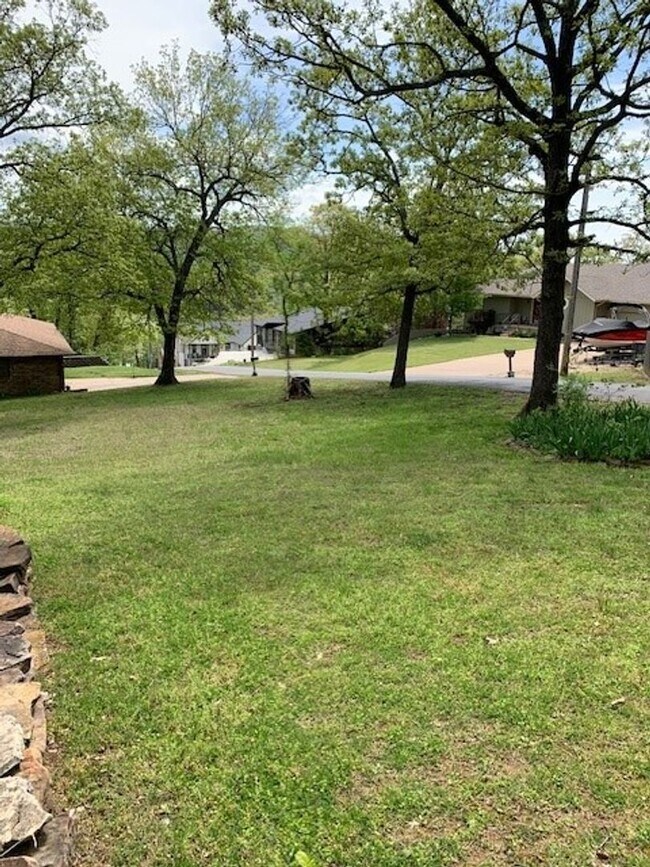 Building Photo - Furnished 4 Bedroom 3 Bath House in Kimberling City, MO with 2 car garage-Seasonal Lake View